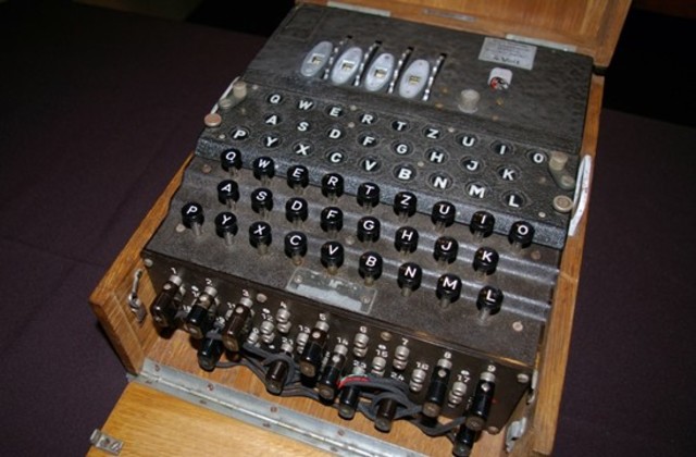 Un trabajo sobre los números y las computadoras en el que estableció desde un plano puramente teórico la existencia de problemas que no admiten una representación algorítmica