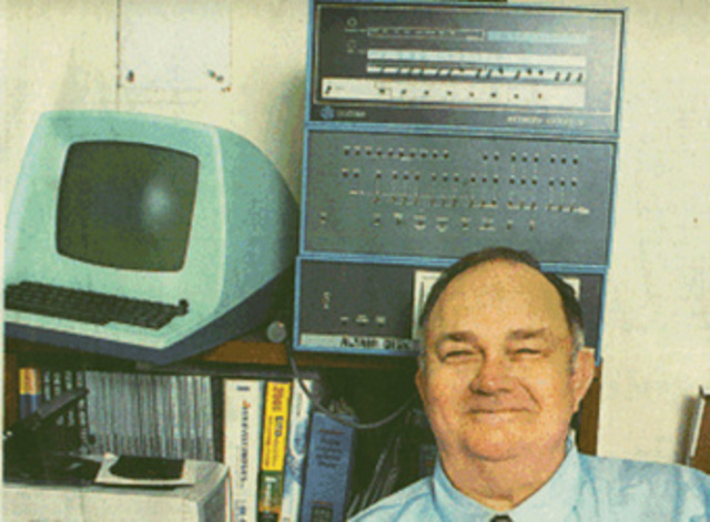 Un kit para construir un ordenador basado en un microprocesador, el Altair 8800