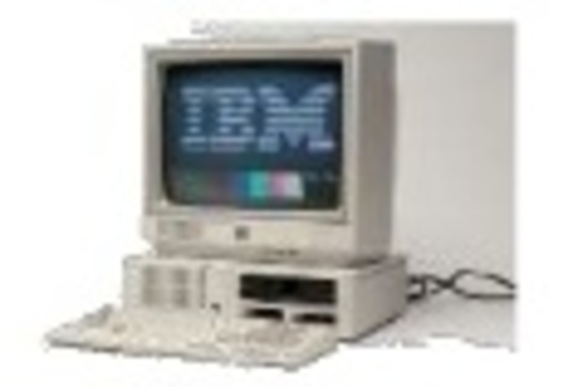 Quinta Generación. IBM lanza PC 1.
