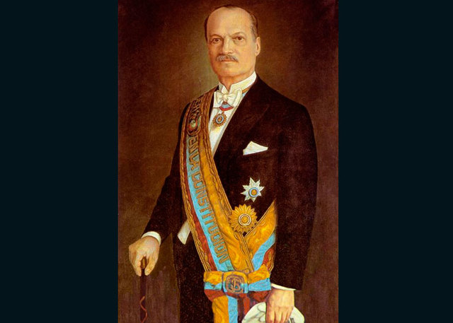 Dr. Gonzalo S. Córdova