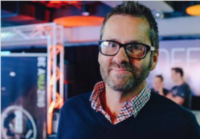 2000, John Allsopp plantea las diferencias entre el diseño impreso y el diseño web