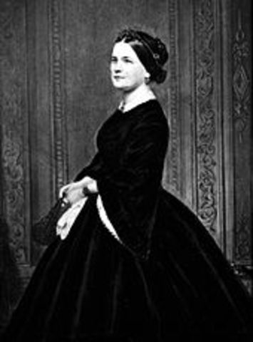 Mary Todd Lincoln Arrives at the Petersen House