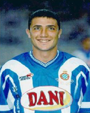 Debuta con el RCD Espanyol (1996)