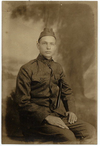 Kunath arrives to France.