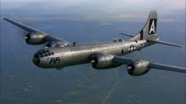 Entra En Servicio El Bombardero B-29 Superfortress