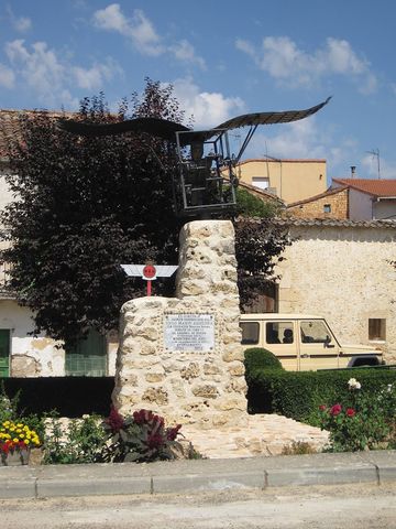 Un Artefacto De Armazón Metálico Vuela 360 Metros