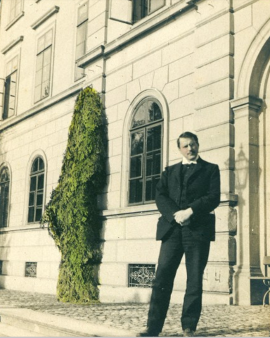Carl Jung graduates from the University of Basel and is appointed at the Burgholzli Psychiatric Hospital