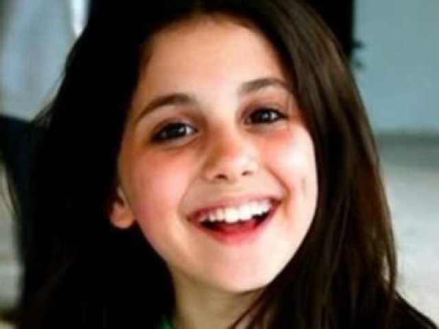 ariana played as annie before she became famous.