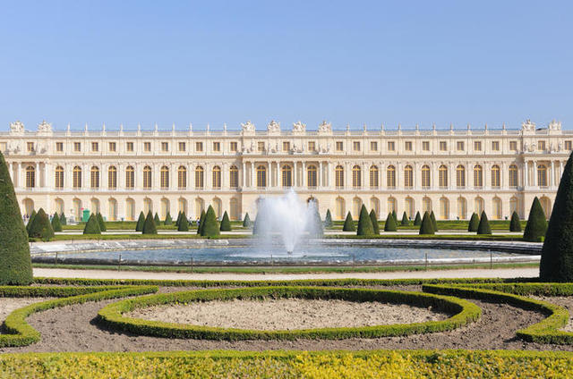 Louis expand the Palace of Versailles.