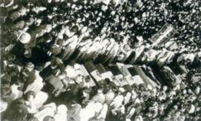 Multitud protestante en León, Guanajuato es acribillada