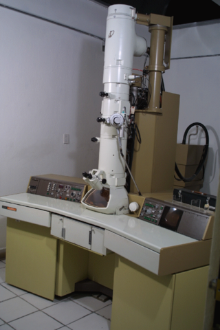 Primer microssopi electric