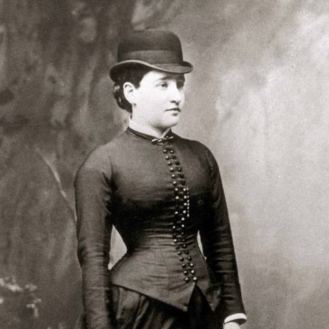 Freud studies the case of Anna O.