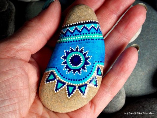 ACTIVIDAD "PINTAMOS PIEDRAS"