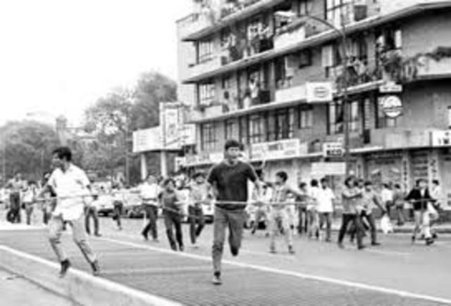 Los halcones atacan una manifestación estudiantil