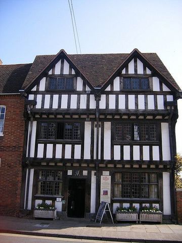 Shakespeare moves back to Stratford