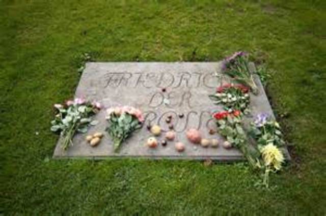 Frederick dies and loses power of Prussia