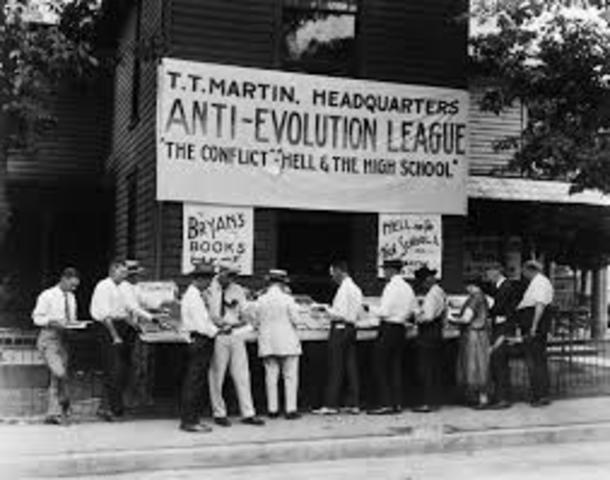Scopes Trial ends TN law banning evolution.