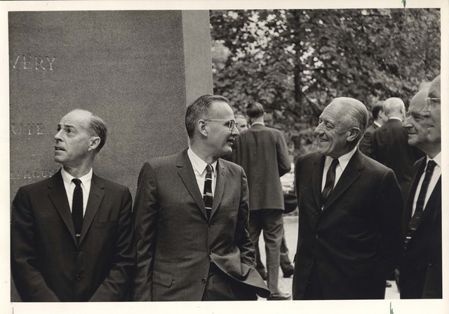 Avery, MacLoed and McCarty determine that DNA is the molecule that carries the genetic code