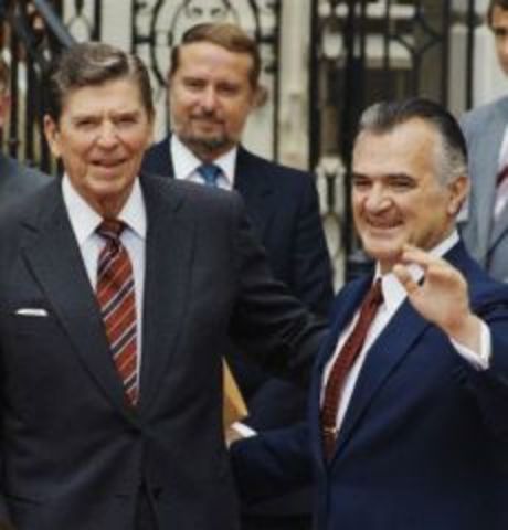 Se formaliza el ingreso al Acuerdo General de Aranceles y Comercio (GATT)