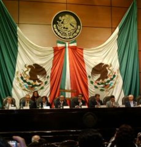 Se publica el Código Federal de Instituciones y Procedimientos Electorales COFIPE.