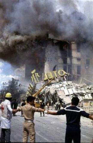 Terremoto de 8.1 grados en la escala de Richter sacude a la Ciudad de México.