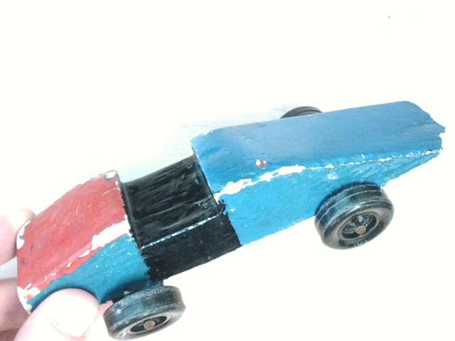 Emily's Dad Makes his own Wooden Car