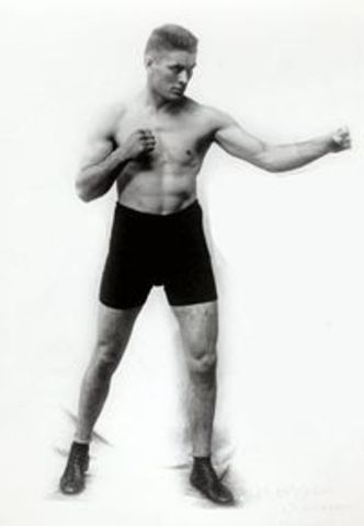 Gene Tunney won the Heavyweight boxing champion title