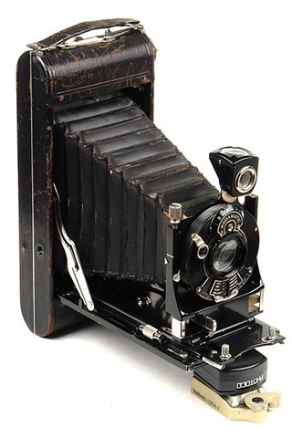 Kodak makes first 16mm film.