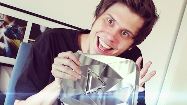 10 million suscribers and the Diamond Play Button of Youtube