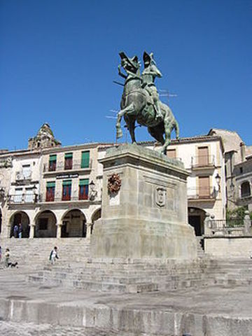 Estatua ecuestre de Francisco Pizarro.