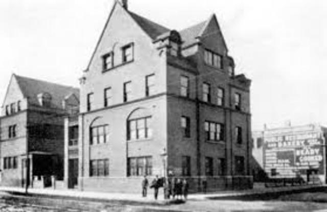 First theatre company in Chicago: Hull House