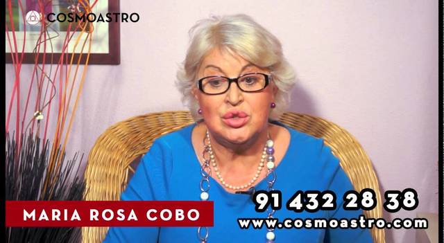 Mª Rosa Cobo lee las cartas a Paquita
