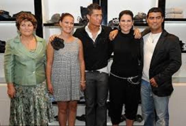 Cristiano Ronaldo's brothers and sisters