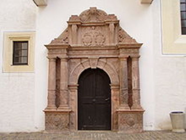 Casa de la iglesia del Castillo de Colins
