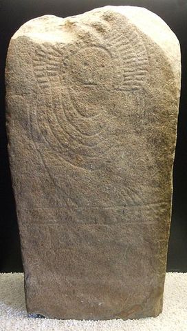 ESTELA DE LA GRANJA DEL DOLMEN DE TORIÑUELO