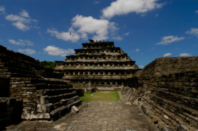 Piramide de los Nichos