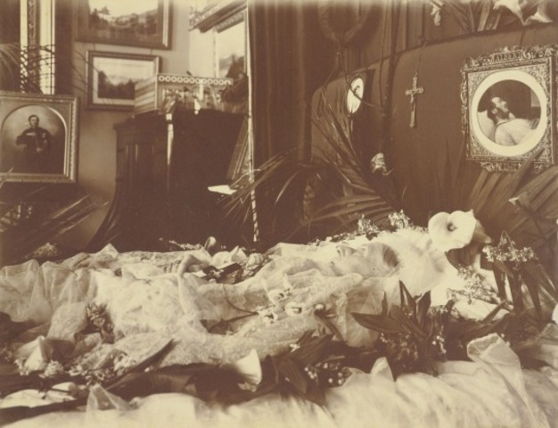 Queen Victoria dies