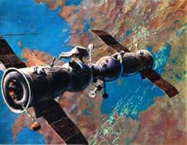 Soyuz 4 & 5, first Soviet spacecraft docking.