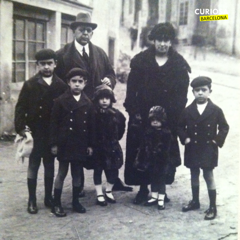 Maria Isabel Espriu i Castelló ( germana  petita d' Espriu )