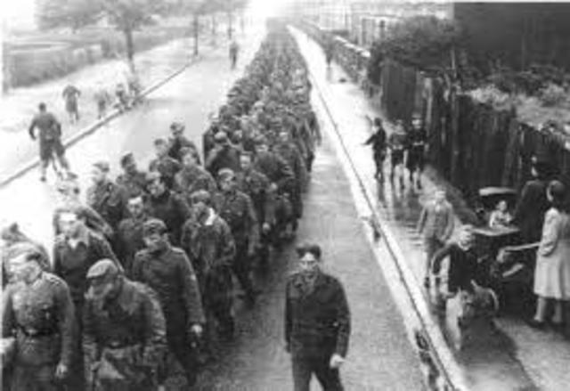 Vladek is captured by the Germans