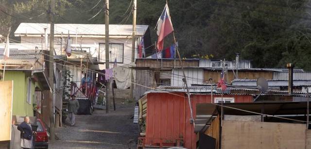 Familias de campamento de Valdivia anunciaron tomarse viviendas tras retrasos en proyecto