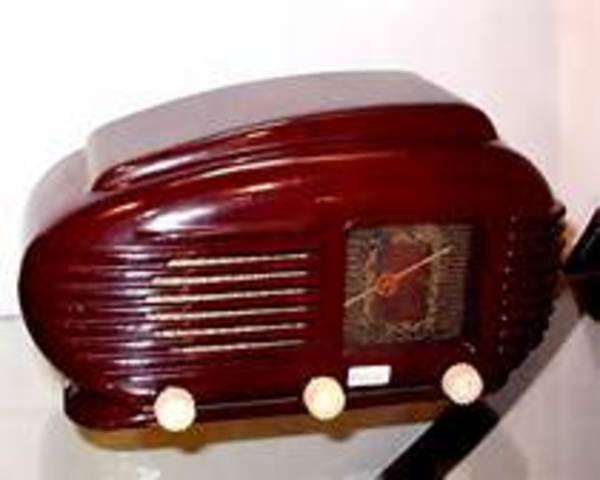 Leo Baekeland invented the first plastic