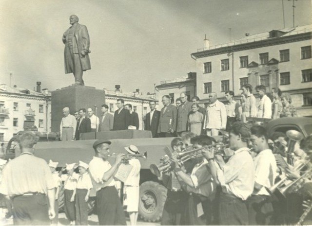 Кузнецк. 2 пол. ХХ век. Открытие памятника Ленину