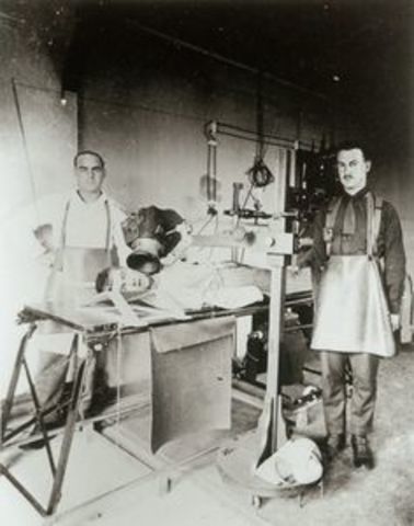 First X-Ray Used In Surgery