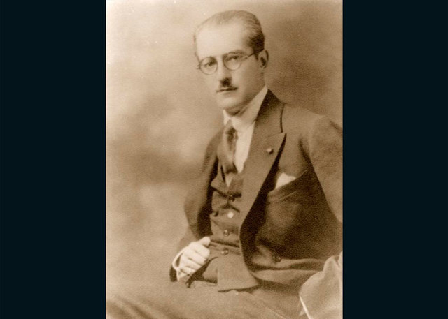 Viaja a París con su tío: Jacinto Jijón y Caamaño