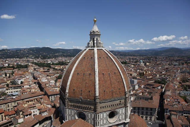 Brunelleschi completes Il Duomo