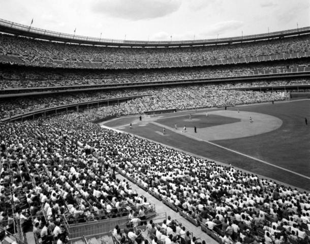 Mets move to Shea Stadium
