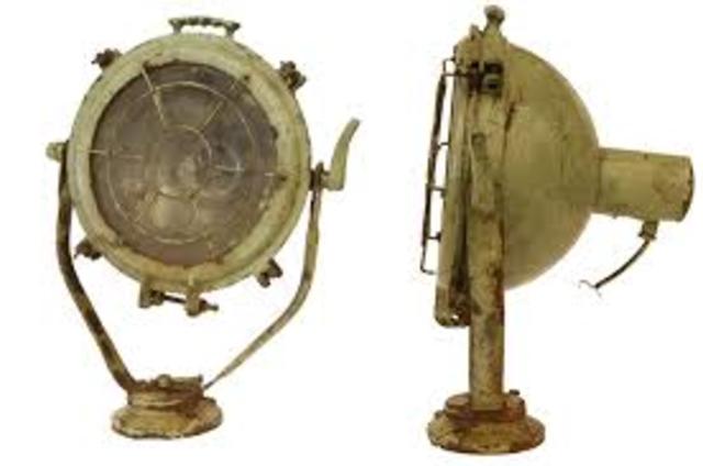 Thomas Edison inventa el foco.