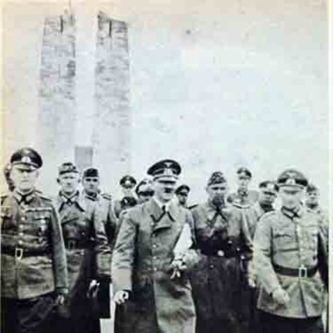 Hitler had photo taken at Vimy Memorial