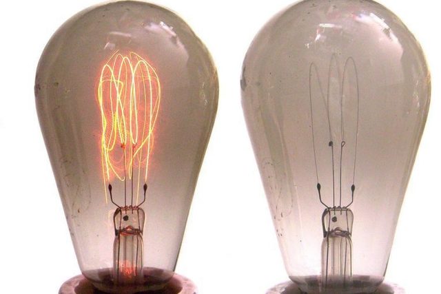 Primera làmpada incandescent elèctrica per Edison